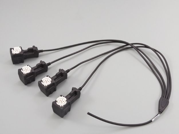 Picture of BA5590 Female 4-Way Splitter, 24V Unterminated, 4 Female Connectors